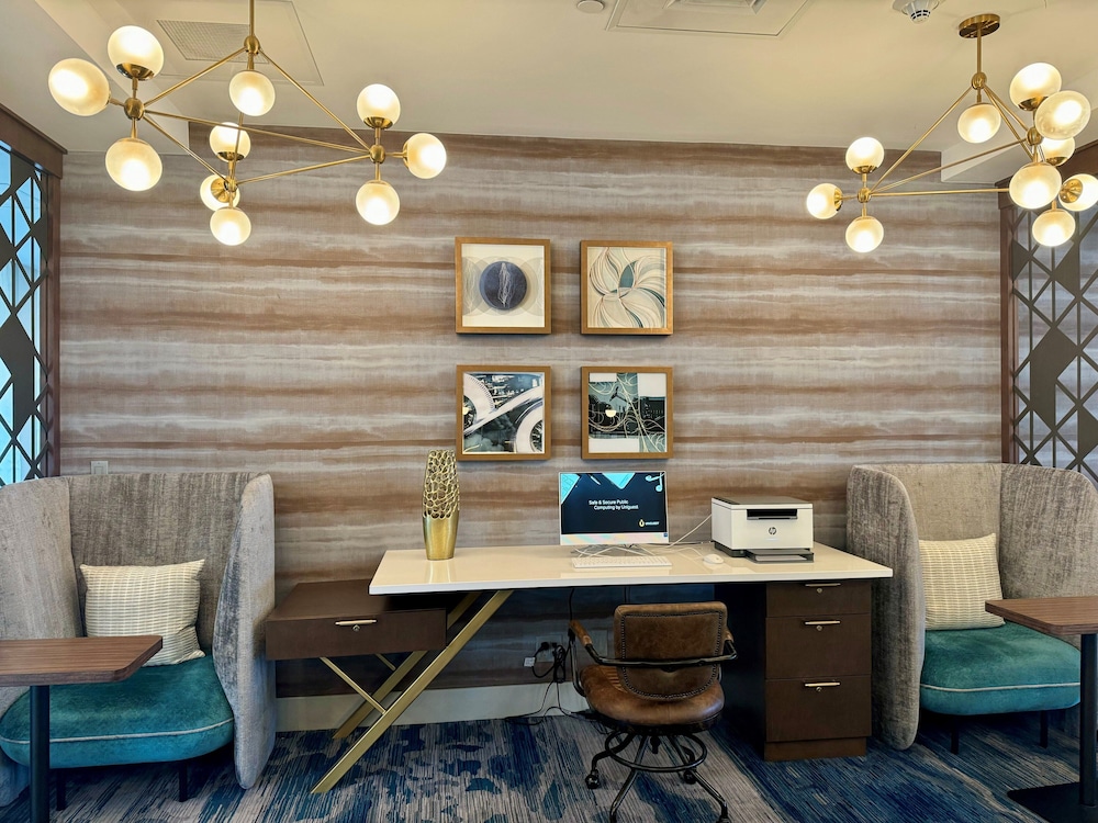 Crowne Plaza Ft. Myers Gulf Coast by IHG — Hotel building in Fort Myers, Florida