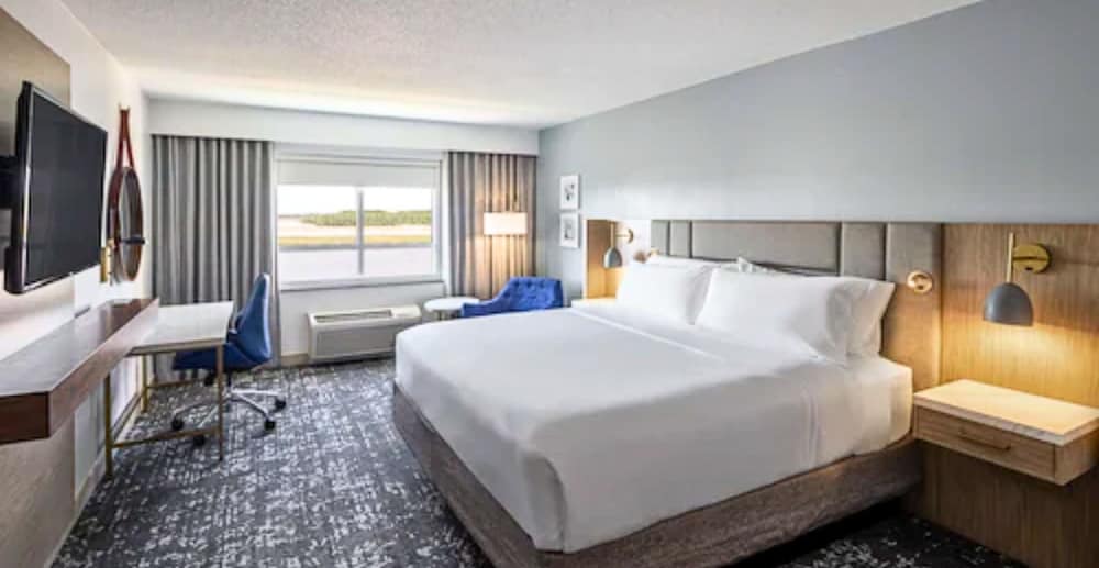 Crowne Plaza Ft. Myers Gulf Coast by IHG — Hotel rooms in Fort Myers, Florida