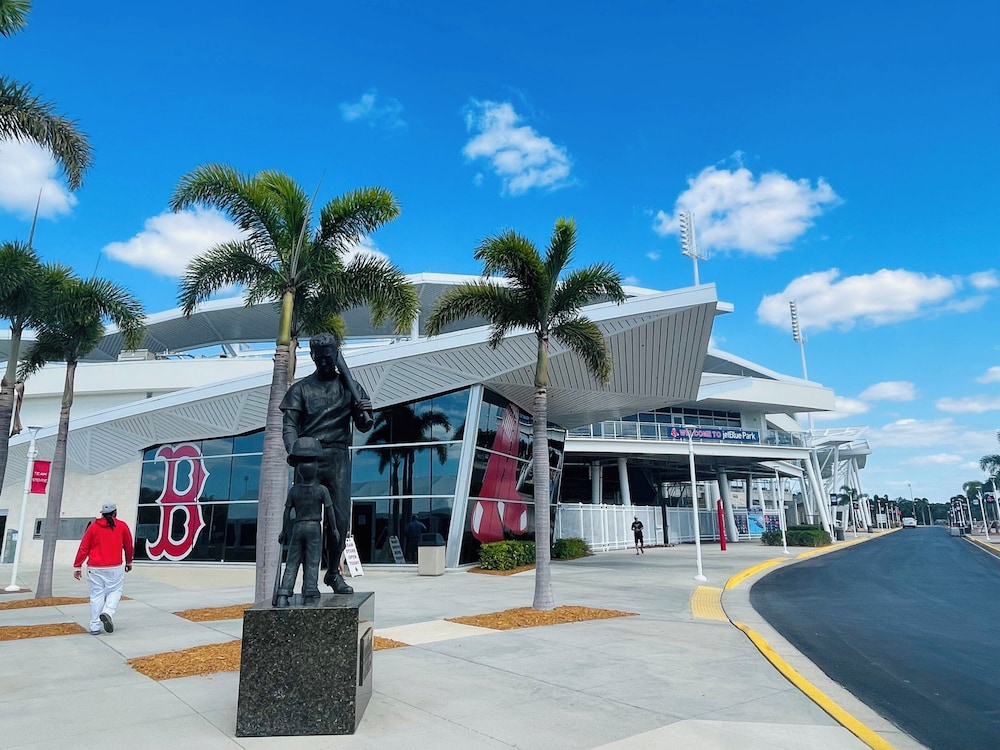 Crowne Plaza Ft. Myers Gulf Coast by IHG — Attractions in the area in Fort Myers, Florida
