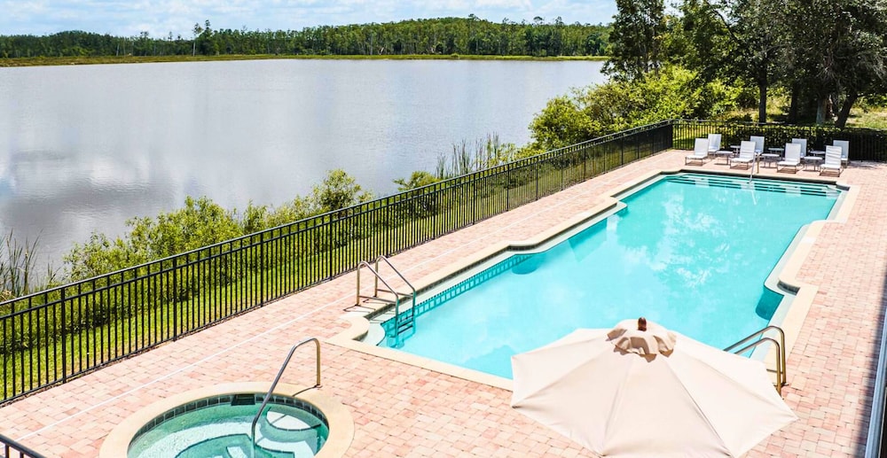 Crowne Plaza Ft. Myers Gulf Coast by IHG — Swimming pool in Fort Myers, Florida