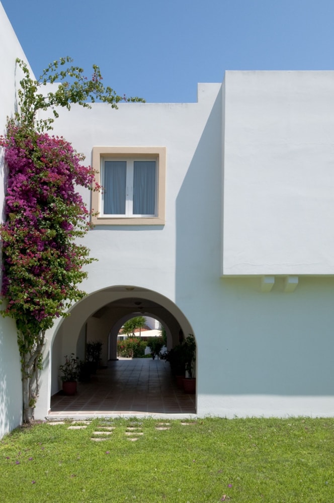 Alexandra Beach Hotel — Hotel building in Kos Town, South Aegean