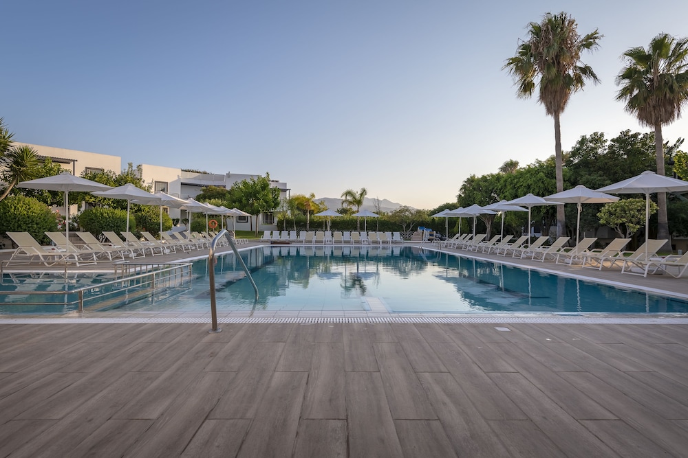 Alexandra Beach Hotel — Swimming pool in Kos Town, South Aegean
