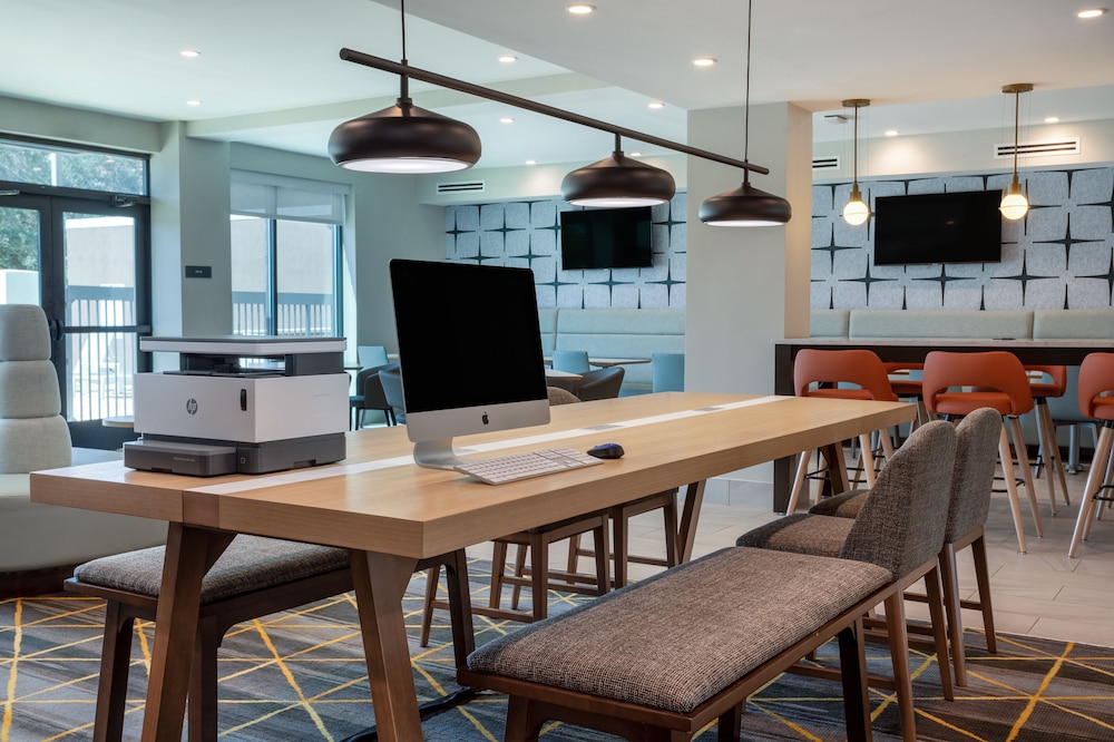 Holiday Inn Tampa North by IHG — Restaurant & bars in Tampa, Florida