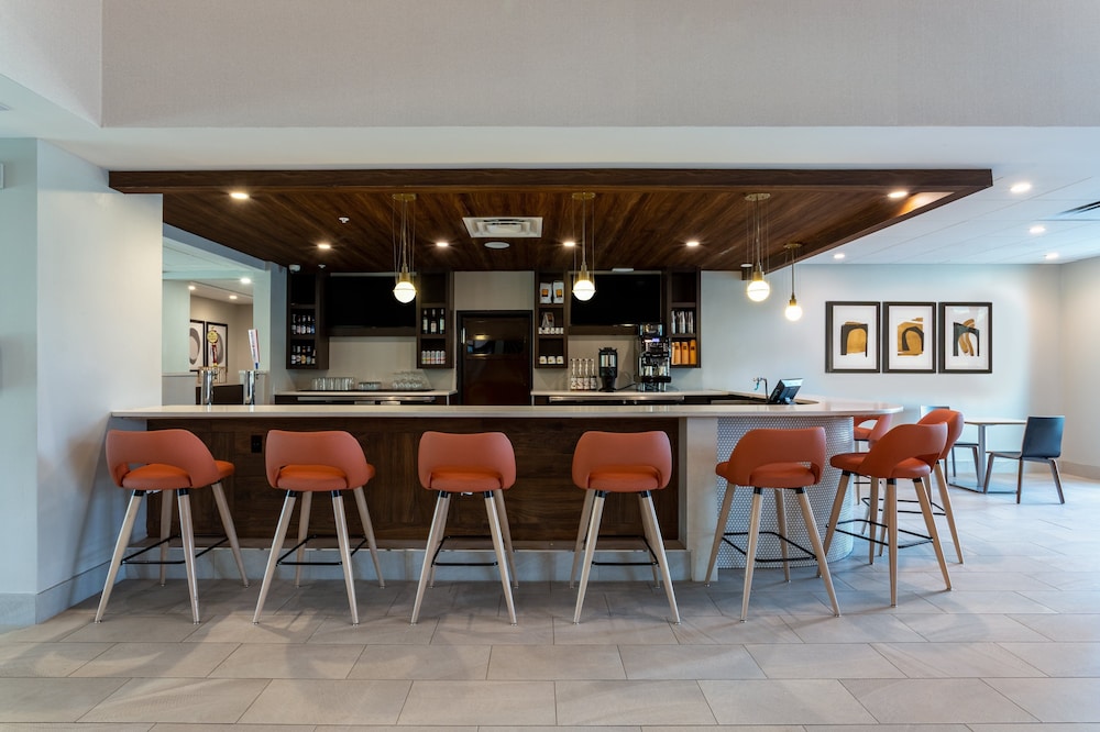 Holiday Inn Tampa North by IHG — Restaurant & bars in Tampa, Florida