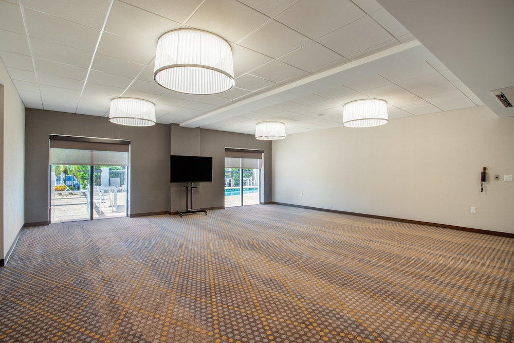 Holiday Inn Tampa North by IHG — Swimming pool in Tampa, Florida