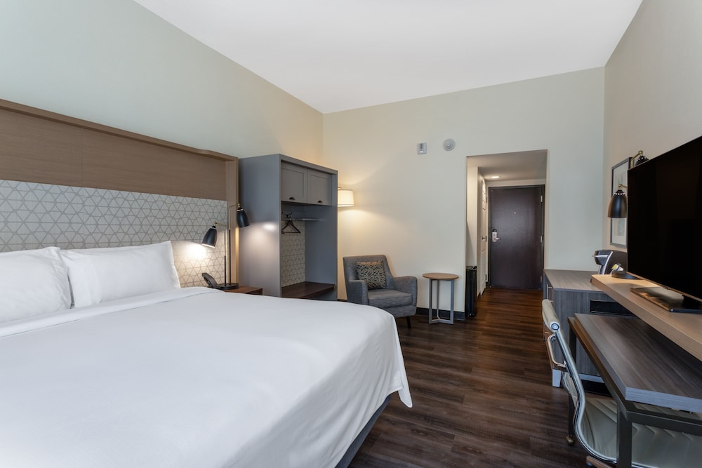 Holiday Inn Tampa North by IHG — Hotel rooms in Tampa, Florida
