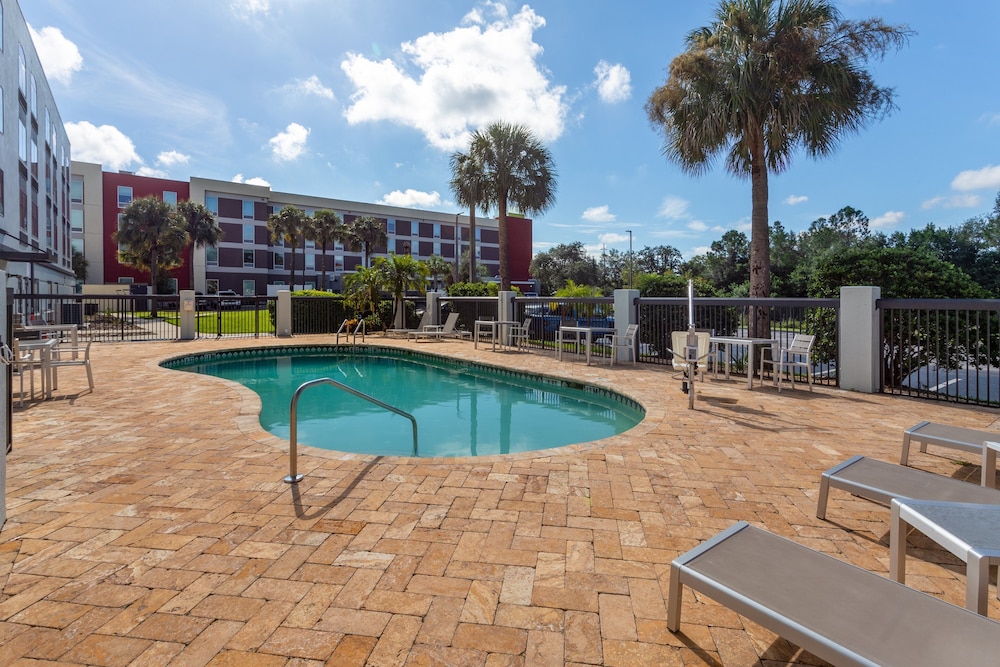 Holiday Inn Tampa North by IHG — Swimming pool in Tampa, Florida