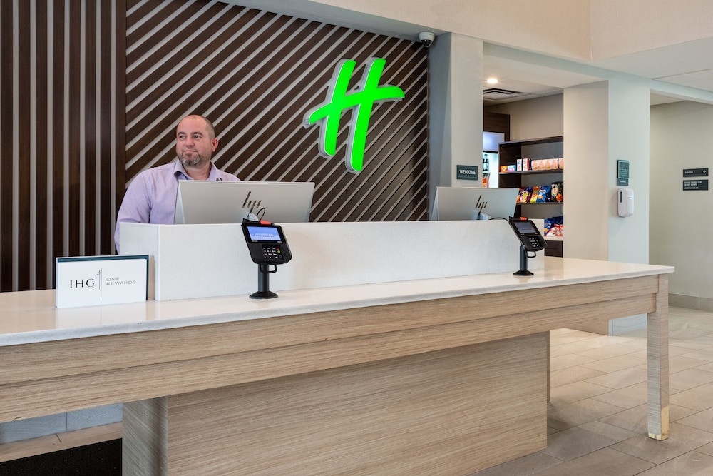 Holiday Inn Tampa North by IHG — Hotel building in Tampa, Florida