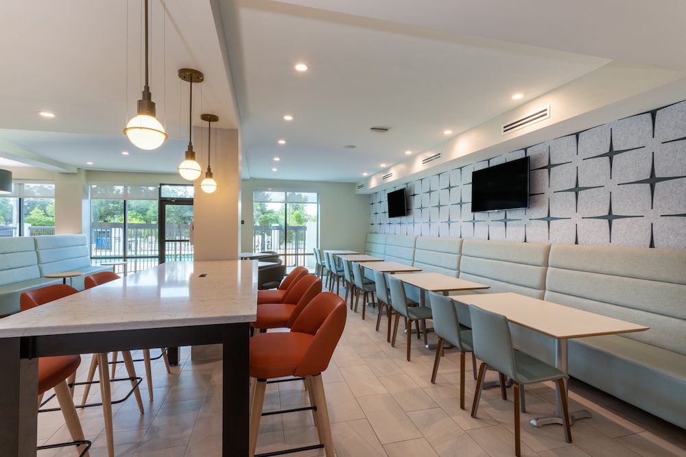 Holiday Inn Tampa North by IHG — Restaurant & bars in Tampa, Florida