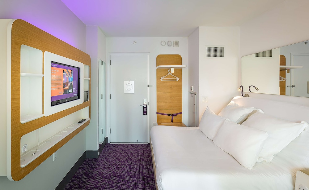 YOTEL New York Times Square, Select by Hilton — Hotel rooms in New York City, New York State