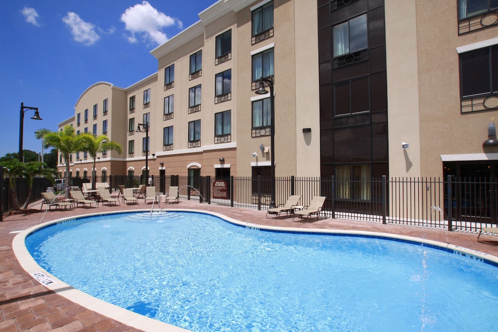 Holiday Inn Express & Suites Tampa USF Busch Gardens by IHG — Main photo in Tampa, Florida
