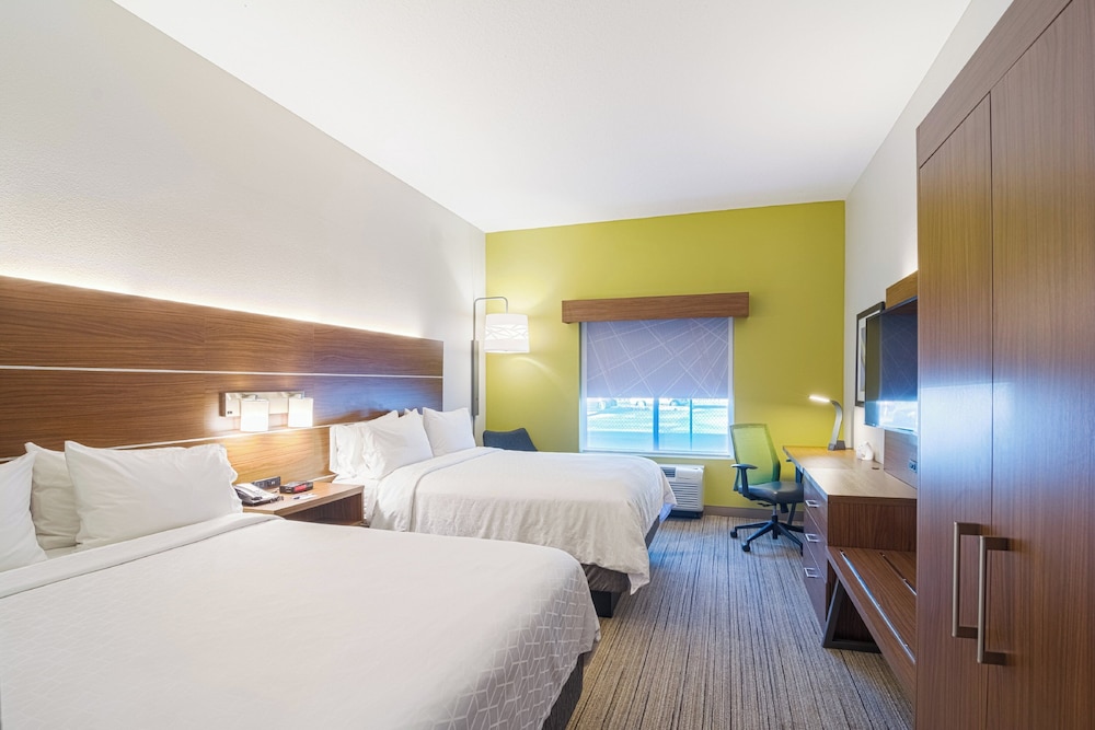 Holiday Inn Express & Suites Tampa USF Busch Gardens by IHG — Hotel rooms in Tampa, Florida