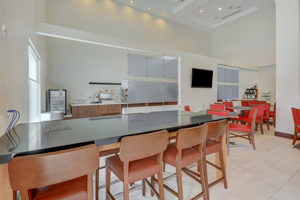 Holiday Inn Express & Suites Tampa USF Busch Gardens by IHG — Restaurant & bars in Tampa, Florida