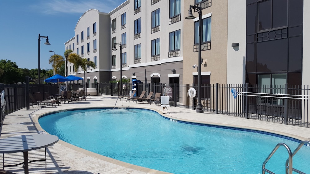 Holiday Inn Express & Suites Tampa USF Busch Gardens by IHG — Swimming pool in Tampa, Florida