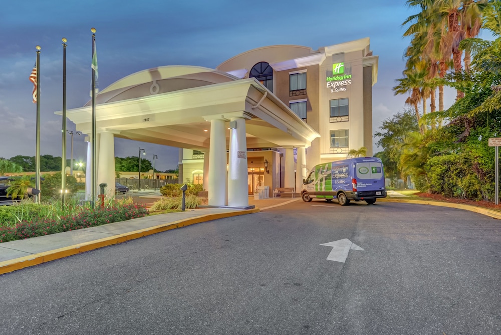 Holiday Inn Express & Suites Tampa USF Busch Gardens by IHG — Hotel building in Tampa, Florida