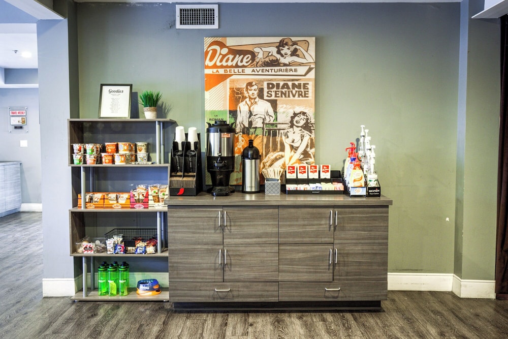 Oasis at Gold Spike — Restaurant & bars in Las Vegas, Nevada