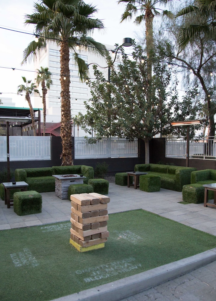 Oasis at Gold Spike — Restaurant & bars in Las Vegas, Nevada
