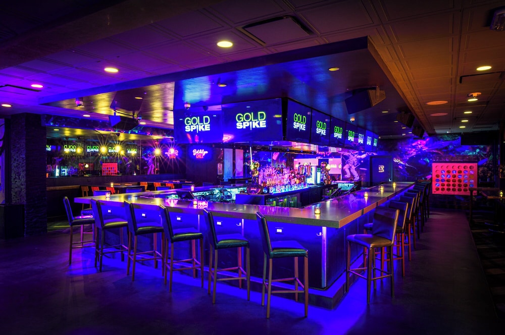 Oasis at Gold Spike — Restaurant & bars in Las Vegas, Nevada