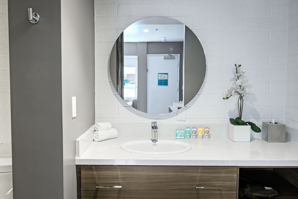 Oasis at Gold Spike — Hotel rooms in Las Vegas, Nevada
