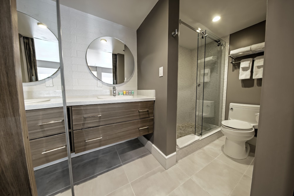 Oasis at Gold Spike — Hotel rooms in Las Vegas, Nevada