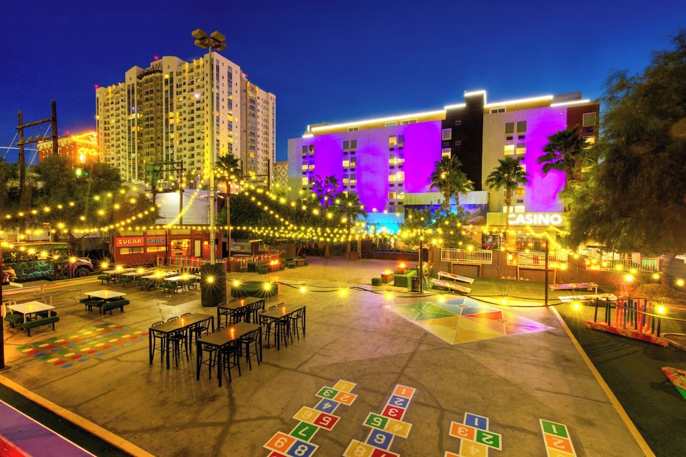 Oasis at Gold Spike — Restaurant & bars in Las Vegas, Nevada