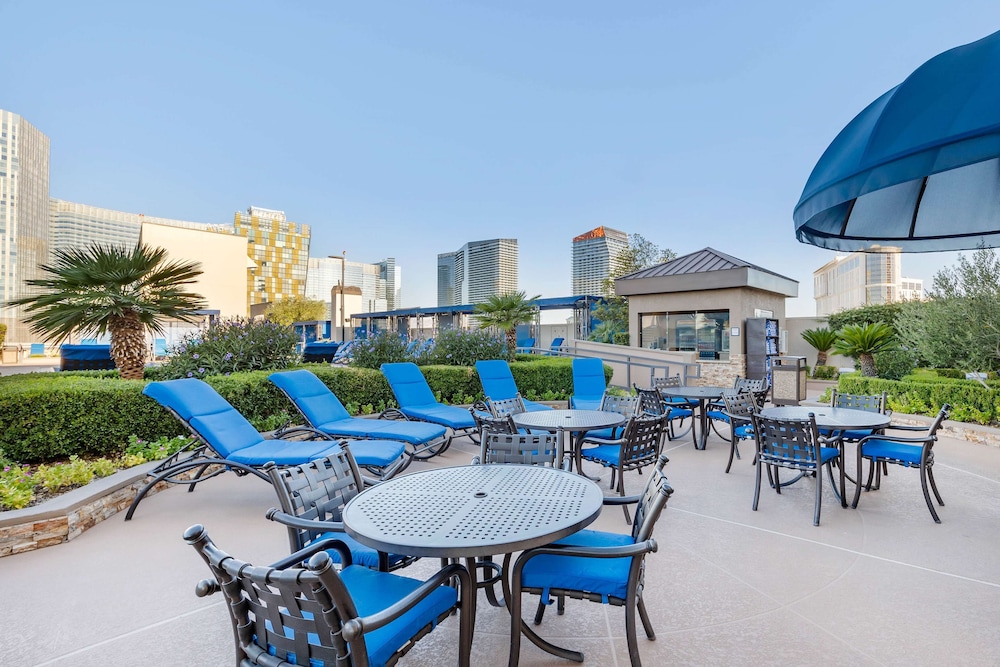 Hilton Vacation Club Polo Towers Las Vegas — Swimming pool in Las Vegas, Nevada