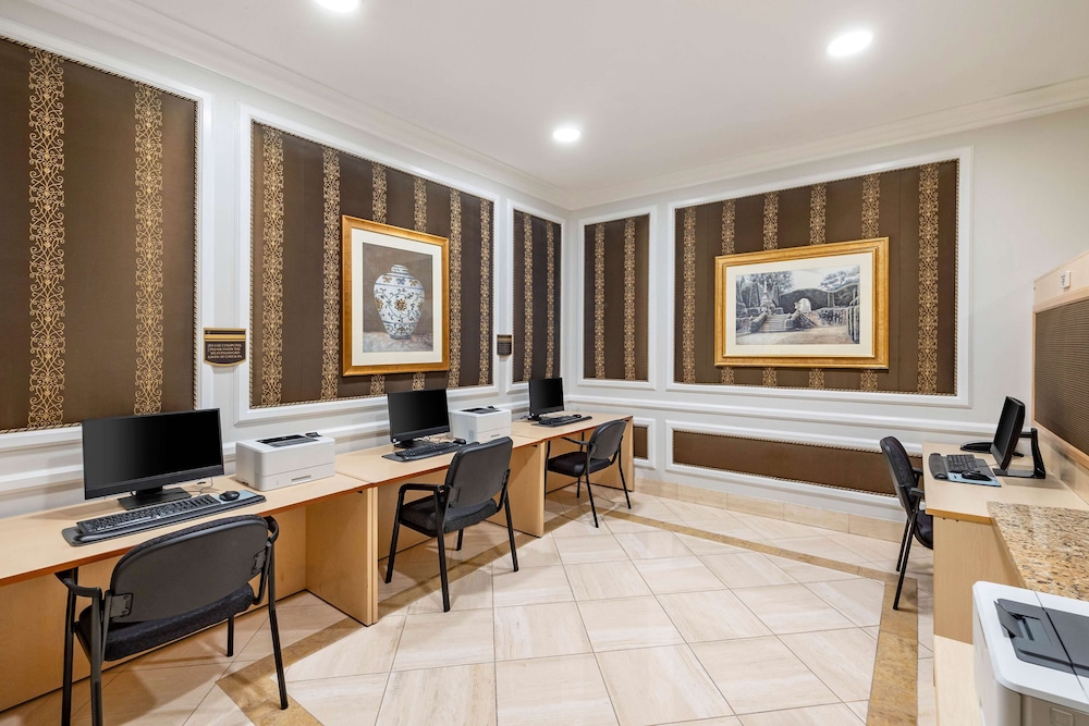 Hilton Vacation Club Polo Towers Las Vegas — Hotel building in Las Vegas, Nevada