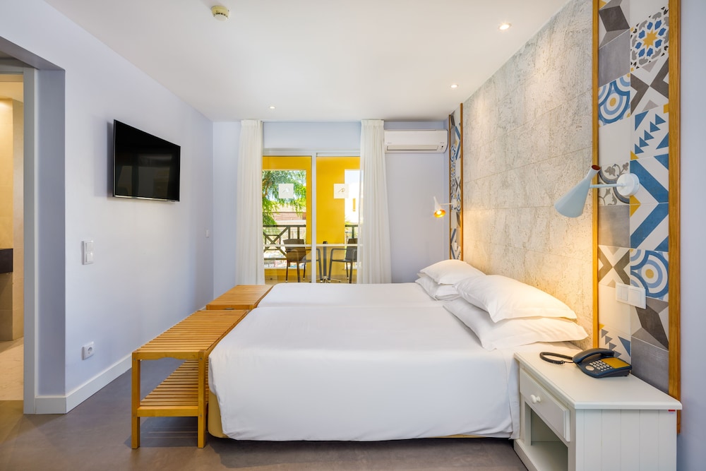 AP Adriana Beach Resort — Hotel rooms in Albufeira, Faro