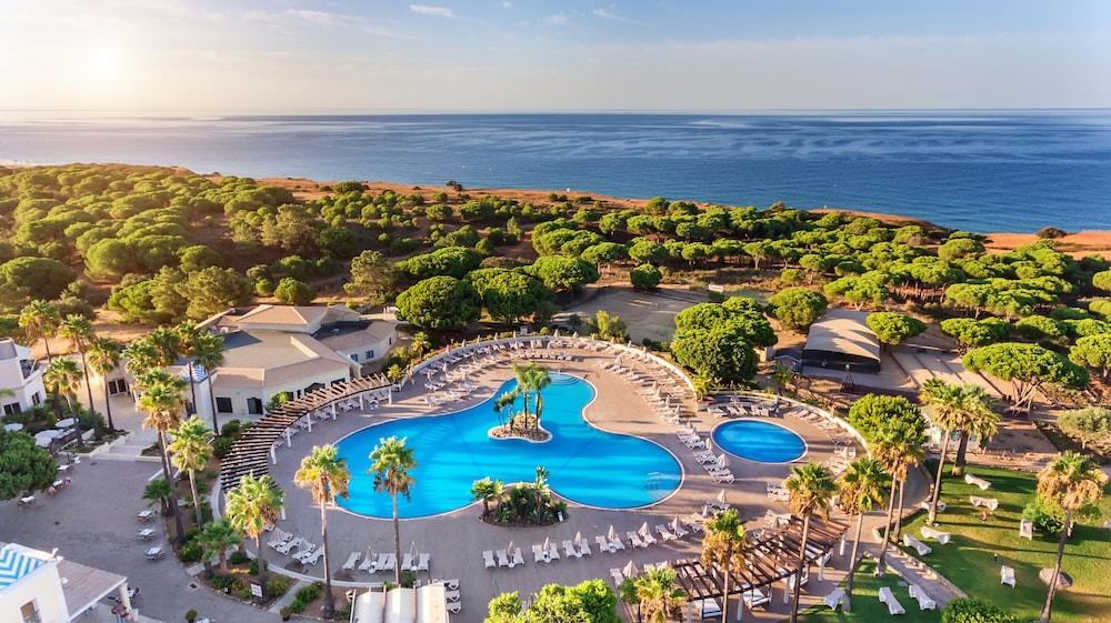 AP Adriana Beach Resort — Swimming pool in Albufeira, Faro