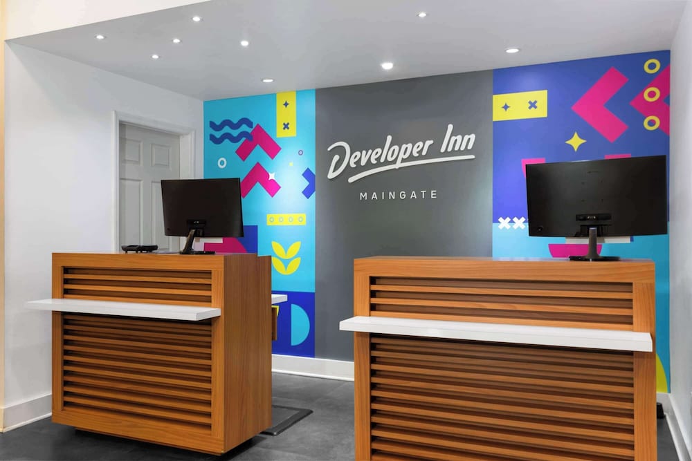 Baymont by Wyndham Orlando Lake Buena Vista South — Hotel building in Kissimmee, Florida