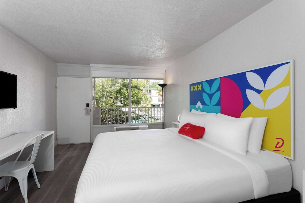 Baymont by Wyndham Orlando Lake Buena Vista South — Hotel rooms in Kissimmee, Florida