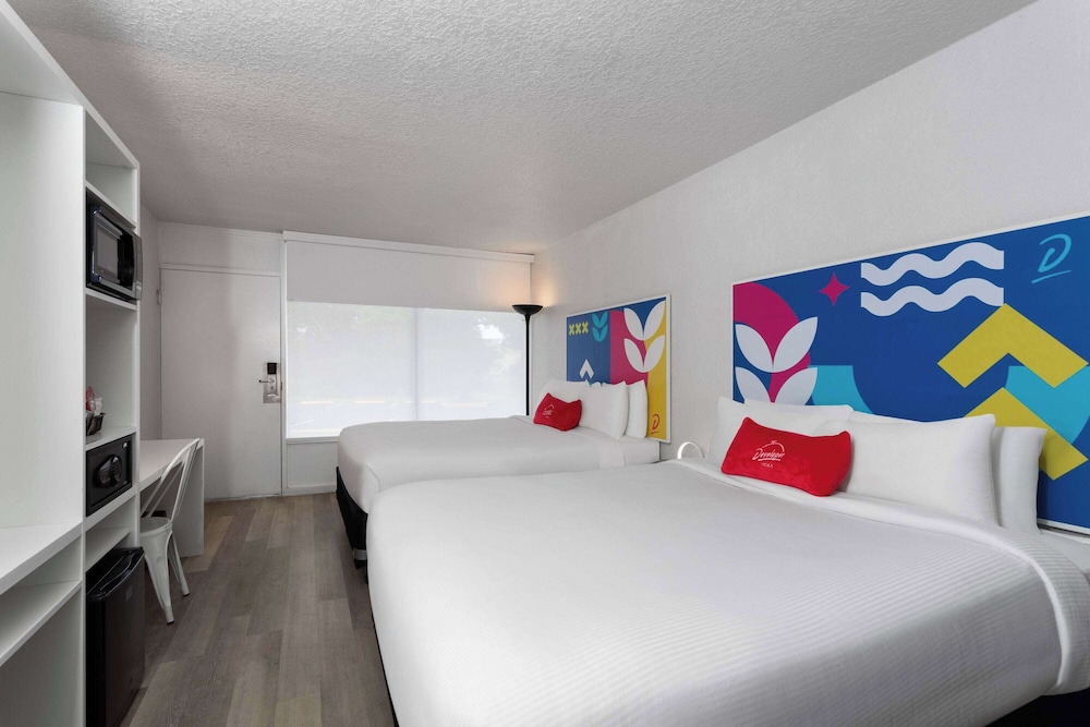 Baymont by Wyndham Orlando Lake Buena Vista South — Hotel rooms in Kissimmee, Florida