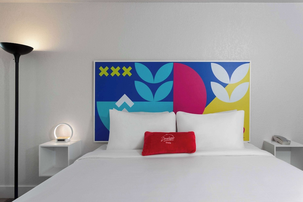 Baymont by Wyndham Orlando Lake Buena Vista South — Hotel rooms in Kissimmee, Florida