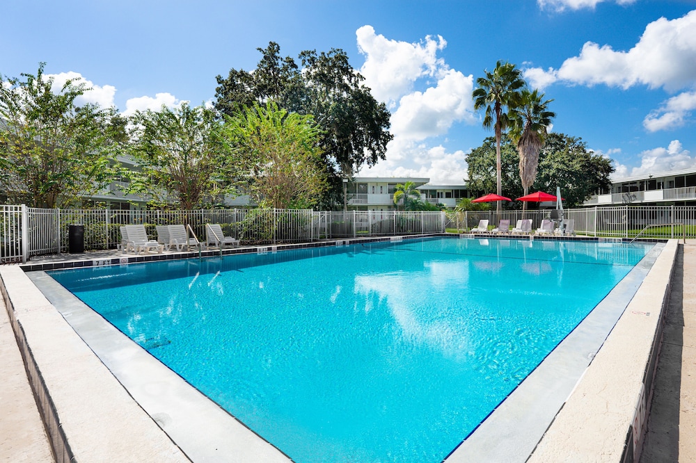 Baymont by Wyndham Orlando Lake Buena Vista South — Swimming pool in Kissimmee, Florida