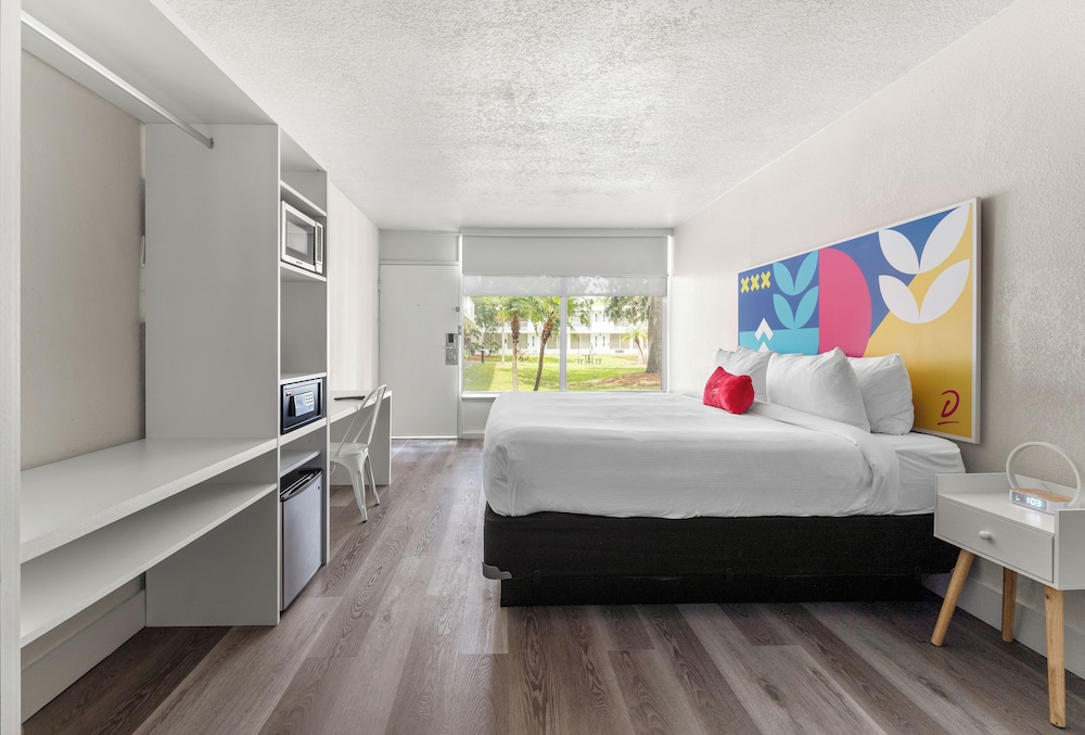 Baymont by Wyndham Orlando Lake Buena Vista South — Hotel rooms in Kissimmee, Florida