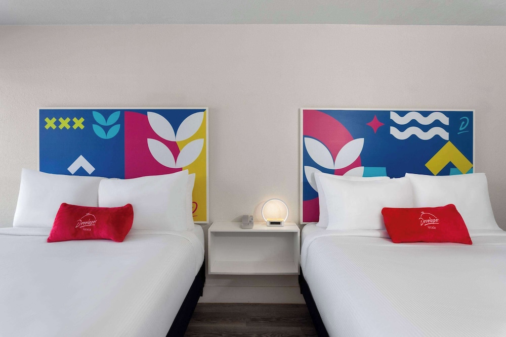 Baymont by Wyndham Orlando Lake Buena Vista South — Hotel rooms in Kissimmee, Florida