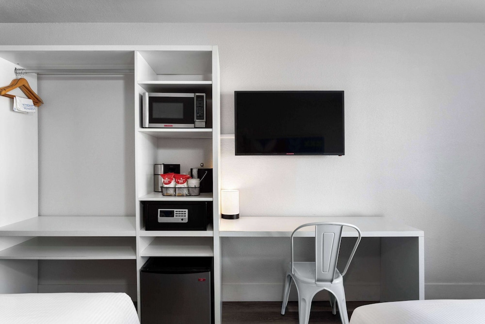 Baymont by Wyndham Orlando Lake Buena Vista South — Hotel rooms in Kissimmee, Florida