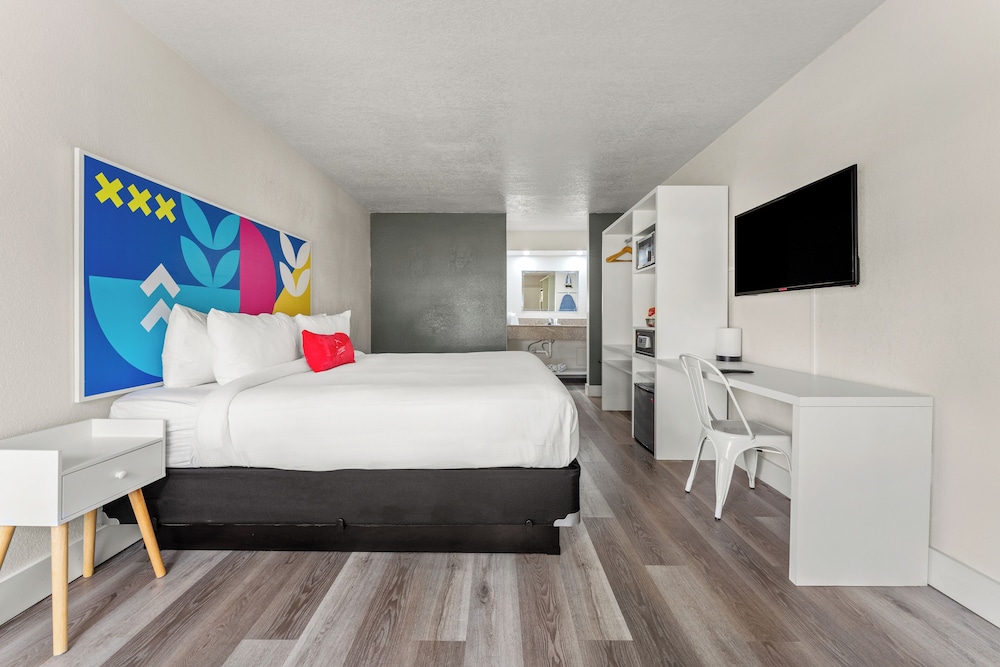 Baymont by Wyndham Orlando Lake Buena Vista South — Hotel rooms in Kissimmee, Florida