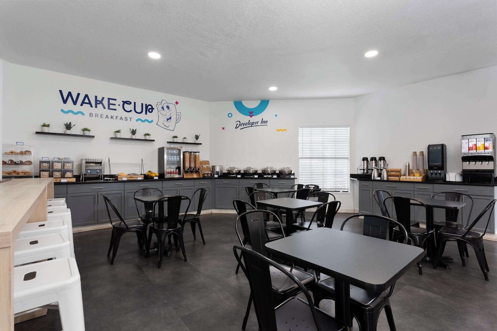 Baymont by Wyndham Orlando Lake Buena Vista South — Restaurant & bars in Kissimmee, Florida