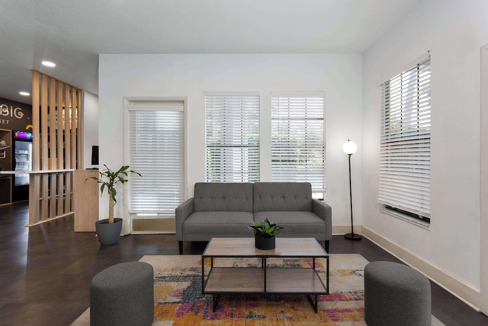 Baymont by Wyndham Orlando Lake Buena Vista South — Hotel rooms in Kissimmee, Florida