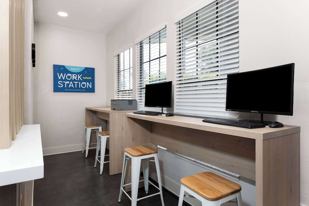 Baymont by Wyndham Orlando Lake Buena Vista South — Hotel rooms in Kissimmee, Florida