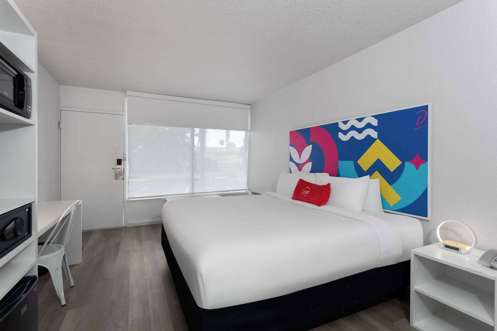Baymont by Wyndham Orlando Lake Buena Vista South — Hotel rooms in Kissimmee, Florida