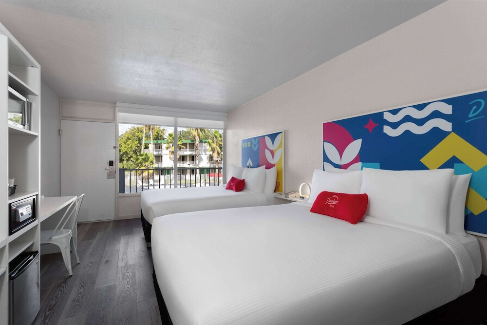 Baymont by Wyndham Orlando Lake Buena Vista South — Hotel rooms in Kissimmee, Florida