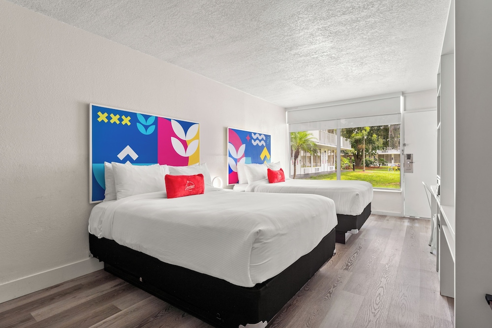 Baymont by Wyndham Orlando Lake Buena Vista South — Hotel rooms in Kissimmee, Florida