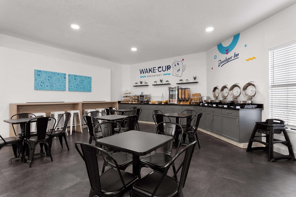 Baymont by Wyndham Orlando Lake Buena Vista South — Restaurant & bars in Kissimmee, Florida