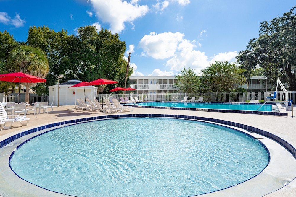 Baymont by Wyndham Orlando Lake Buena Vista South — Swimming pool in Kissimmee, Florida