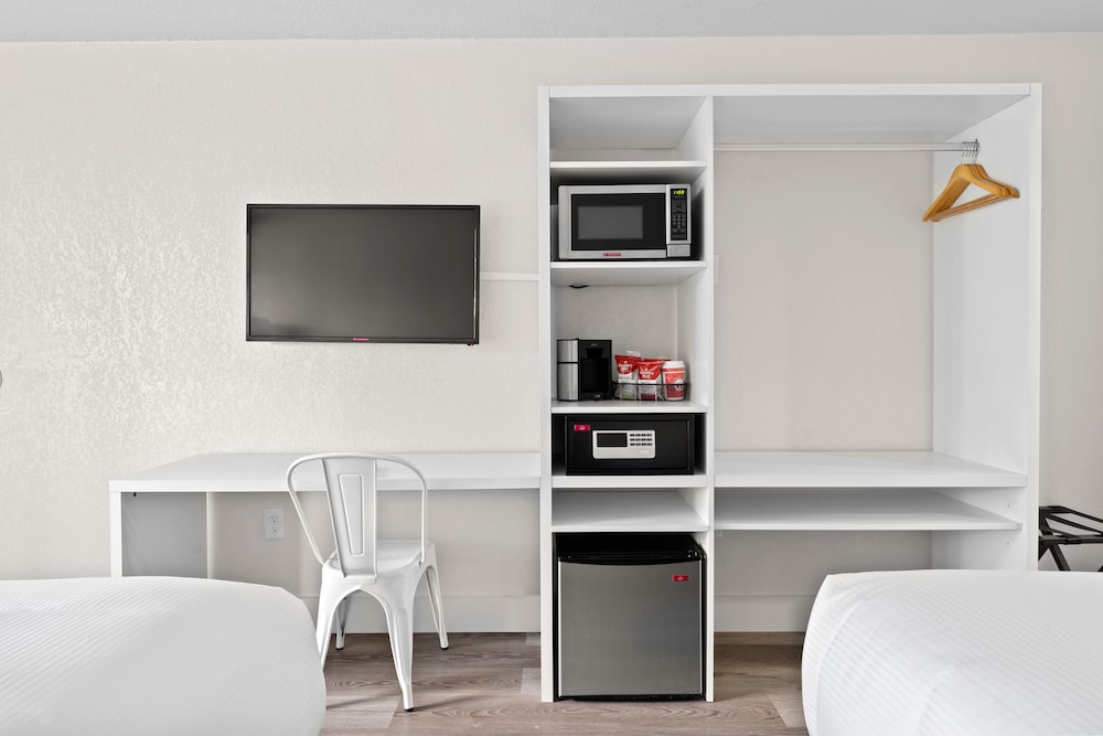 Baymont by Wyndham Orlando Lake Buena Vista South — Hotel rooms in Kissimmee, Florida