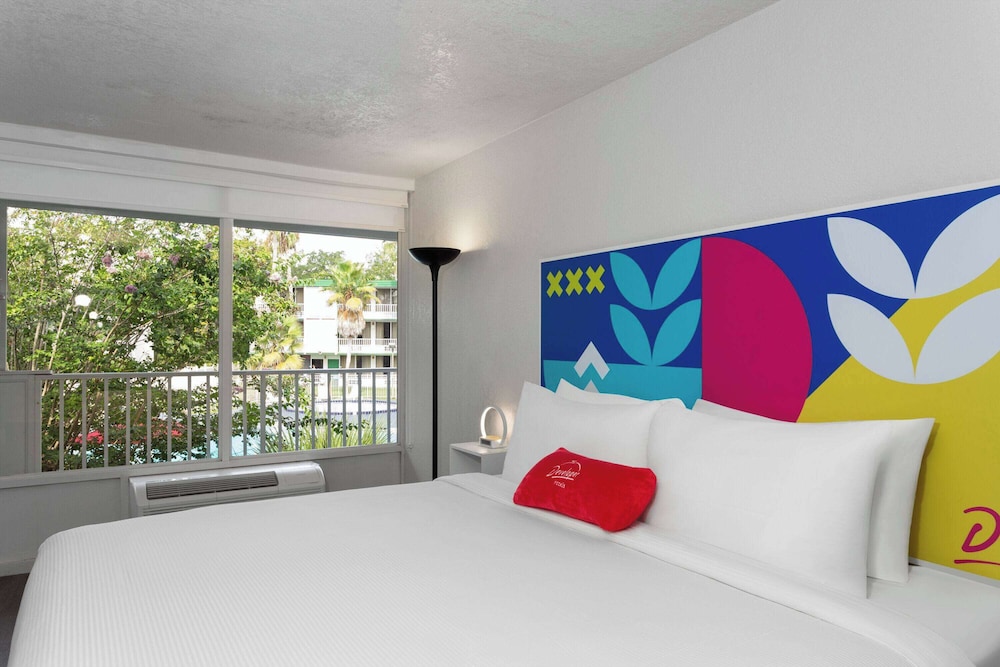 Baymont by Wyndham Orlando Lake Buena Vista South — Hotel rooms in Kissimmee, Florida
