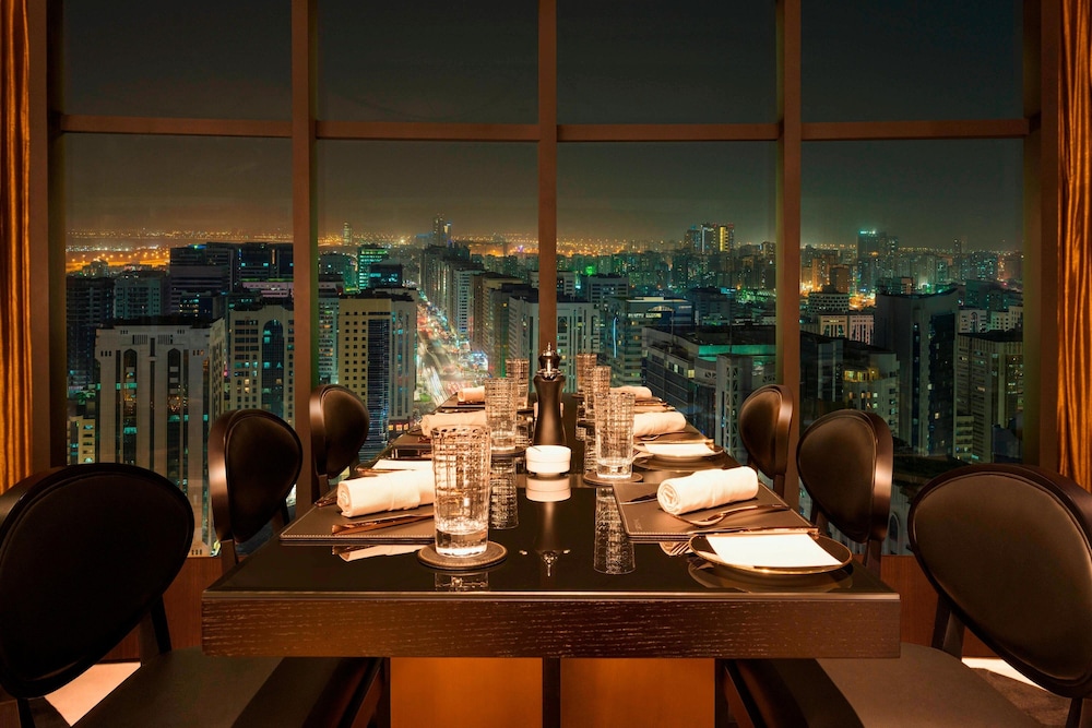 Le Royal Meridien Abu Dhabi — Restaurant & bars in Abu Dhabi