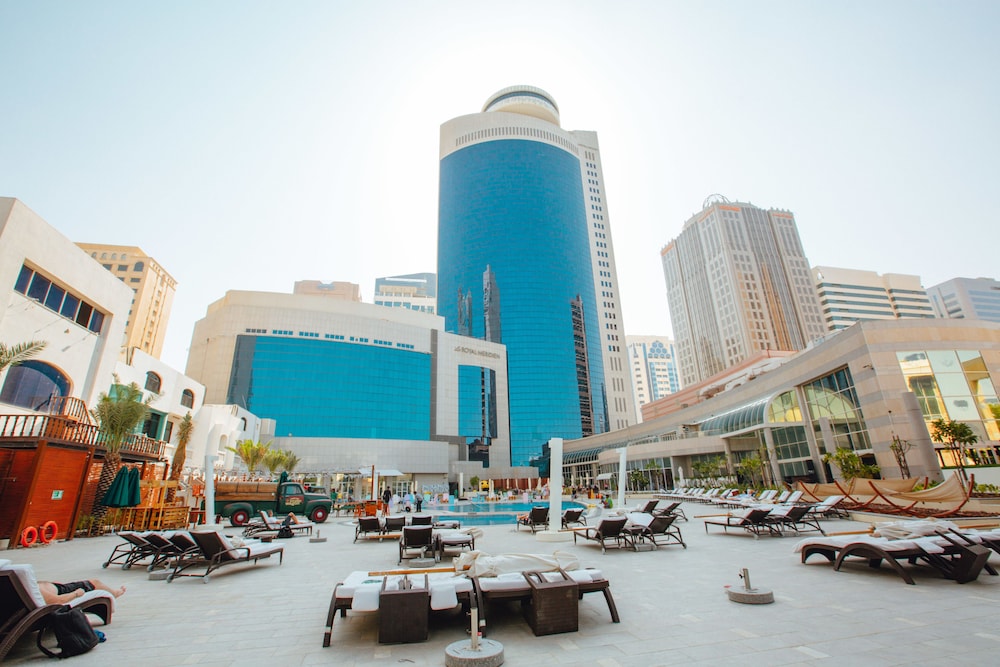 Le Royal Meridien Abu Dhabi — Swimming pool in Abu Dhabi